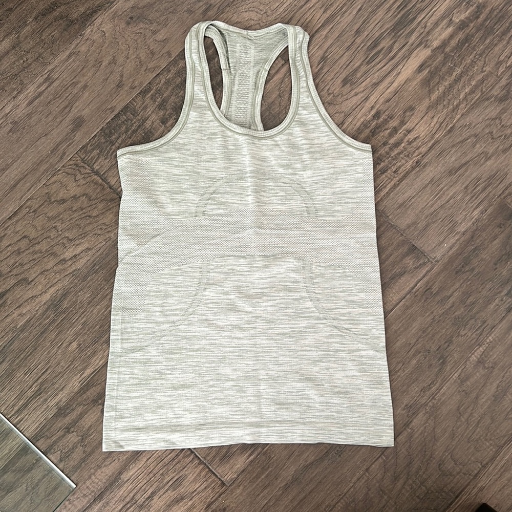 Lululemon workout tank
